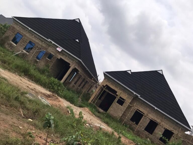 Newly roofed 2units 3bedrooms bungalow for our clients at Alarugbo Community in Abeokuta North local govt,Abk.